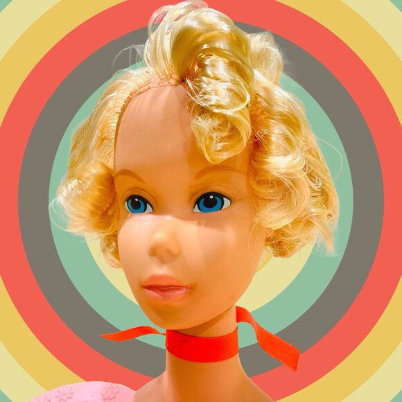 Vintage 1970s Barbie Beauty Center VTG Barbie 70s Original Barbie & Accessories - Picture 3 of 16